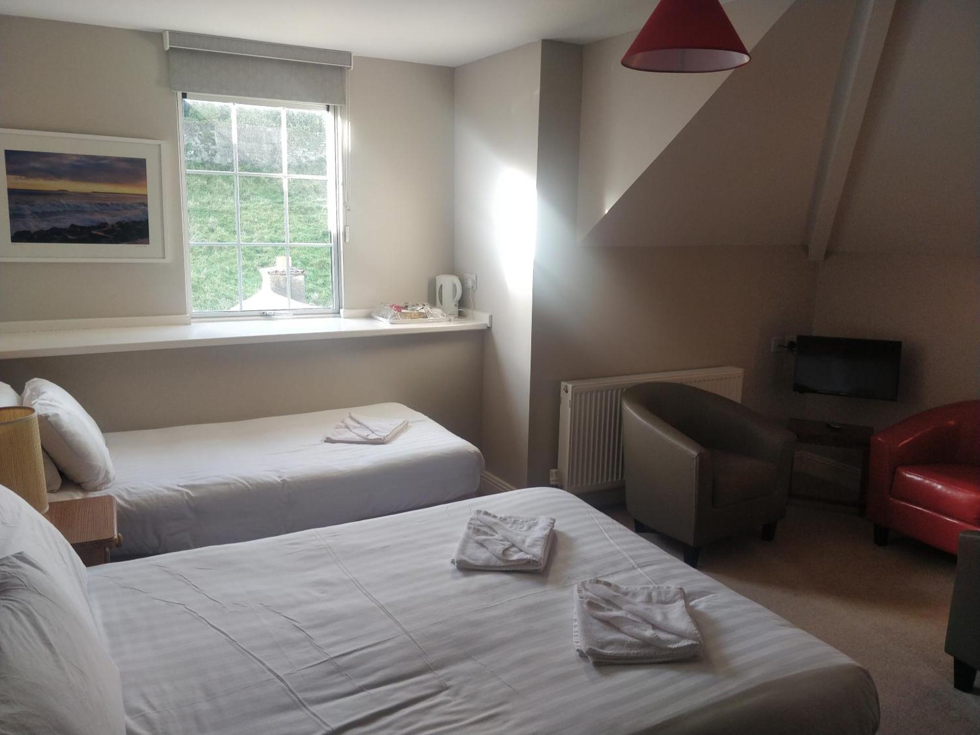Avonmore House Guest Accommodation ยอล ภายนอก รูปภาพ